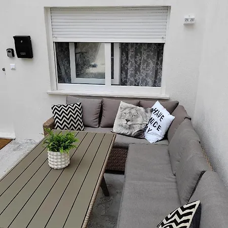 Apartman Prvi Red Do Mora! *