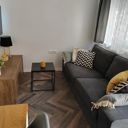 Apartman Prvi Red Do Mora! *