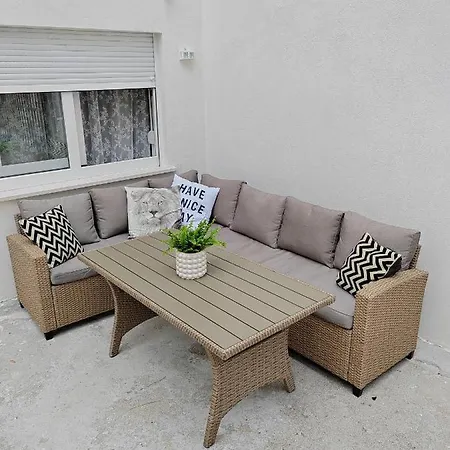 Apartman Prvi Red Do Mora! *